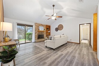 10010 Faylin Dr in Austin, TX - Foto de edificio - Building Photo
