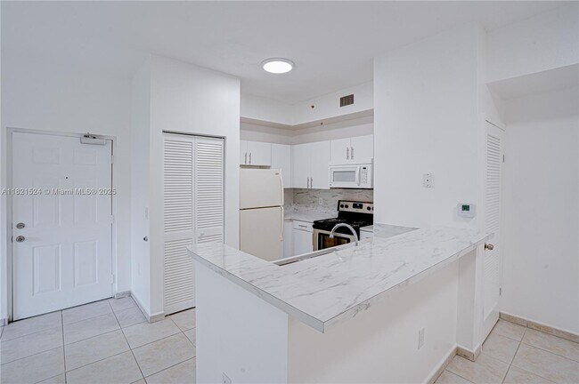 7200 NW 114th Ave in Doral, FL - Building Photo - Building Photo