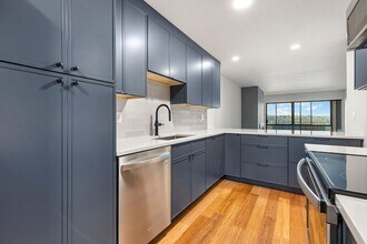 4926 S Corbett Ave in Portland, OR - Building Photo - Building Photo