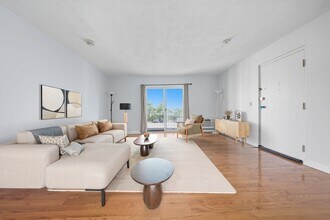 808 Willard St in Quincy, MA - Building Photo - Building Photo