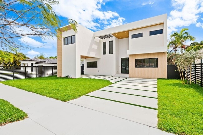 2324 SW 26th St in Miami, FL - Building Photo - Building Photo