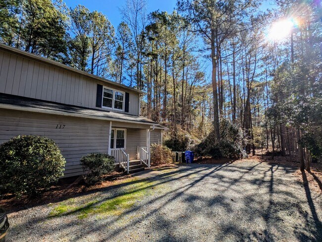 117 Forsyth Dr in Chapel Hill, NC - Foto de edificio - Building Photo