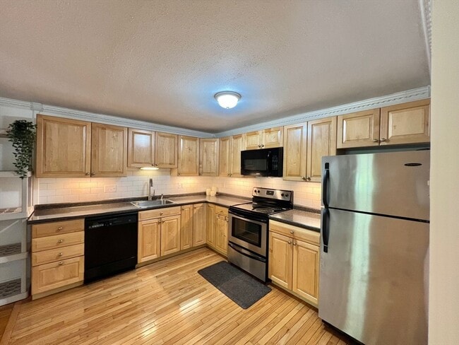 95 Maple St in Malden, MA - Building Photo - Building Photo