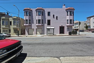 1402 Chestnut St in San Francisco, CA - Building Photo - Building Photo