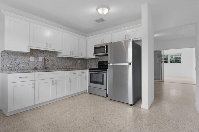 3269 SW 23rd St in Miami, FL - Building Photo - Building Photo
