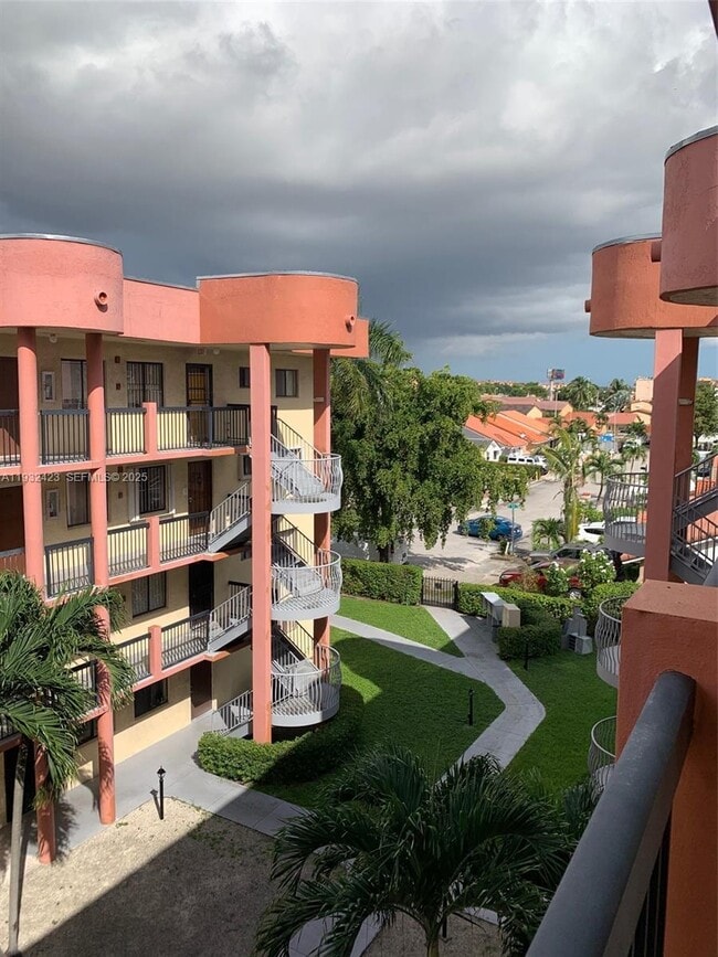 5290 W 21st Ct in Hialeah, FL - Building Photo - Building Photo