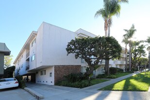Bentley Avenue Apartments in Los Angeles, CA - Building Photo