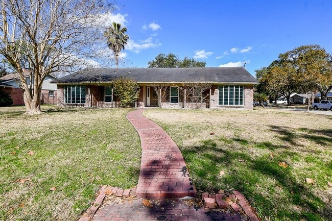 7702 Oldhaven St in Houston, TX - Building Photo - Building Photo