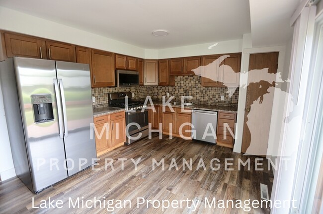 18174 Mohawk Dr in Spring Lake, MI - Building Photo - Building Photo