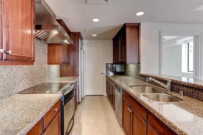 property at 914 Main St