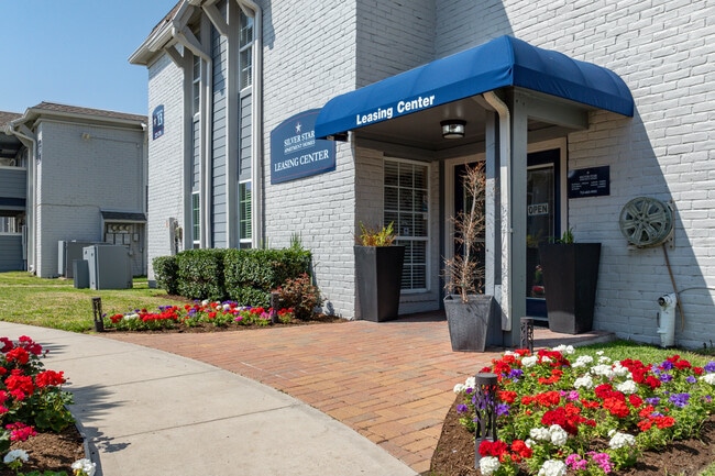 Silver Star Apartments in Houston, TX - Building Photo - Building Photo