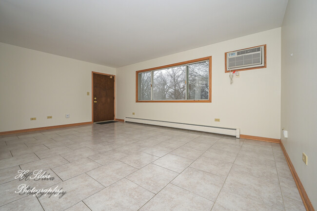 889 Jefferson Ave-Unit -D in Elgin, IL - Building Photo - Building Photo