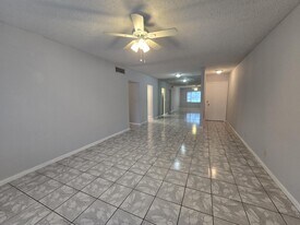 5840 NE 22nd Way in Fort Lauderdale, FL - Building Photo