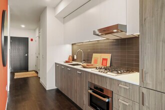 461 E Waterside Dr in Chicago, IL - Building Photo - Building Photo