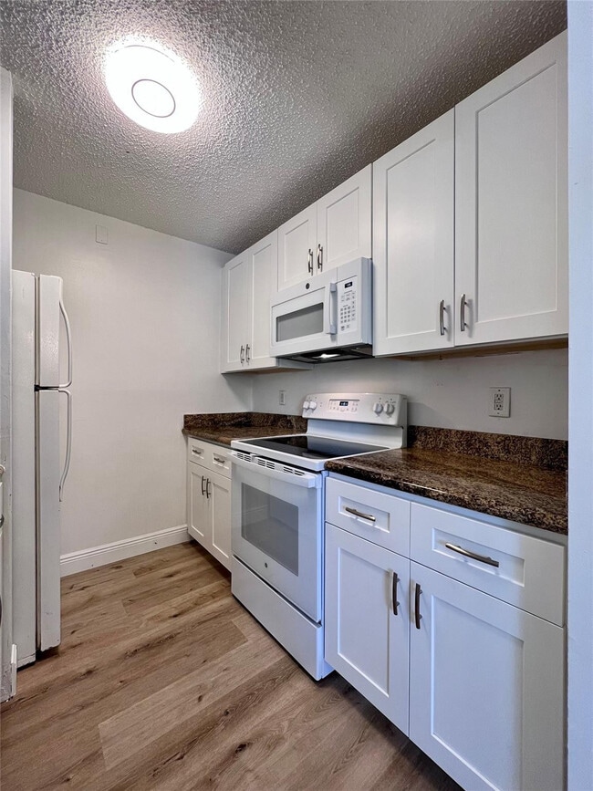 1013 Meadows Cir in Boynton Beach, FL - Building Photo - Building Photo