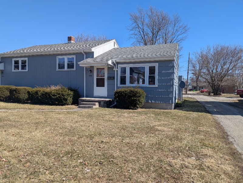 738 N Main St in Fostoria, OH - Building Photo