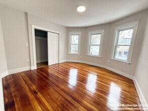 36 Raven St, Unit #1 in Boston, MA - Foto de edificio - Building Photo