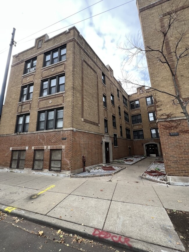 4224 N Clark St in Chicago, IL - Building Photo - Building Photo