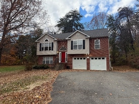 11 Trotter Ln in Fredericksburg, VA - Building Photo