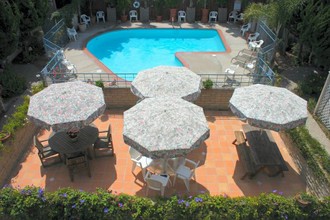 Seashell Apartments in Carpinteria, CA - Foto de edificio - Building Photo