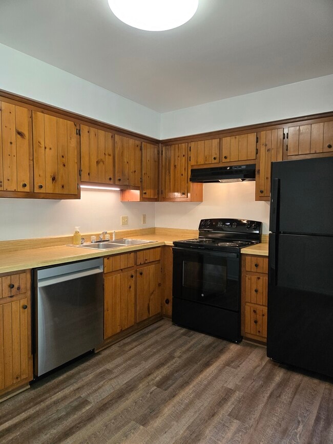 property at 2024 Elmhurst Ln