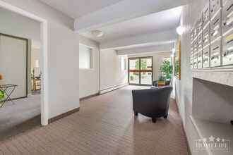 1444 Martin St in White Rock, BC - Building Photo - Building Photo