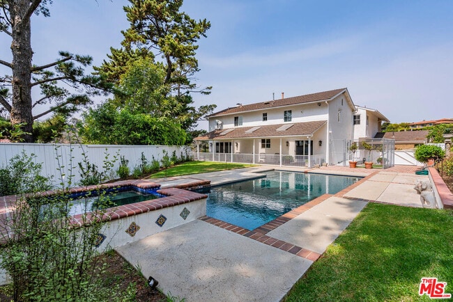 10821 Savona Rd in Los Angeles, CA - Building Photo - Building Photo