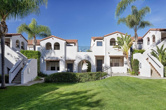 Laurel Canyon Apartment Homes in Ladera Ranch, CA - Foto de edificio - Building Photo