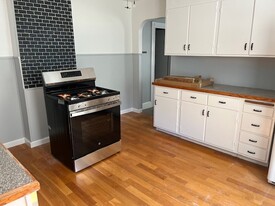11 Central Ave, Unit 2 in Wakefield, MA - Building Photo