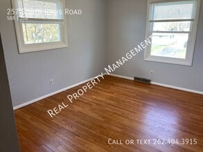 257 S Regis Rd in Saukville, WI - Building Photo - Building Photo