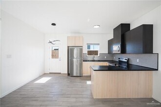 28 N 40th St in McAllen, TX - Building Photo - Building Photo