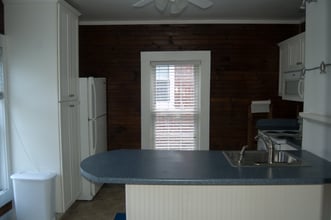 306 N Jefferson Ave in West Jefferson, NC - Foto de edificio - Building Photo