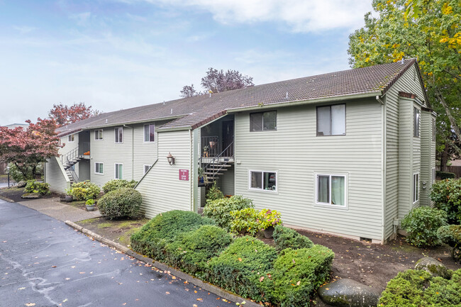 Pine Grove Condominiums in Aloha, OR - Building Photo - Primary Photo