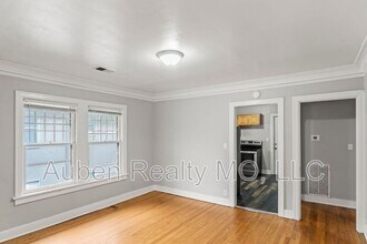 5341 Holmes St in Kansas City, MO - Building Photo - Building Photo