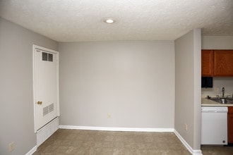 Deerfield Commons Apartments in Lafayette, IN - Building Photo - Interior Photo