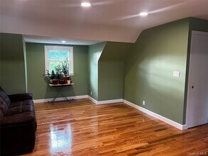 307 Emerson Pl in Valley Stream, NY - Foto de edificio - Building Photo