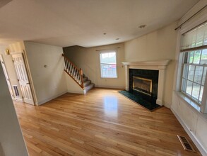 4 Edgemoor Cir, Unit 1 in Wellesley, MA - Building Photo - Building Photo