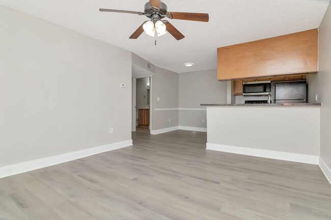 203 Lake Parsons Green in Brandon, FL - Building Photo - Building Photo