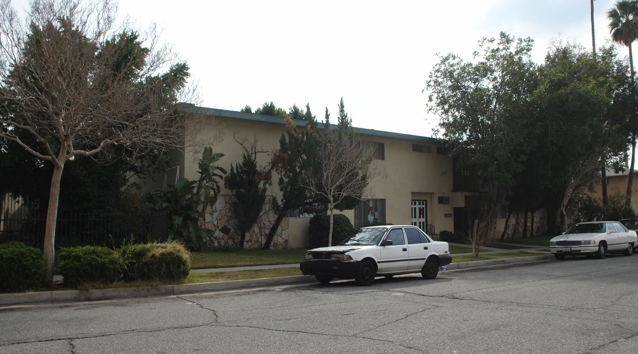 243 Sonora Dr in San Bernardino, CA - Foto de edificio