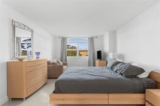 90 Alton Rd, Unit 409 in Miami Beach, FL - Building Photo - Building Photo