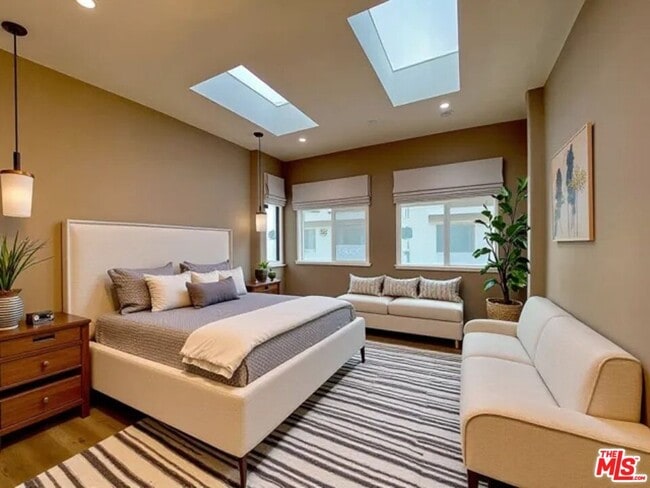 property at 1217 N Virgil Ave