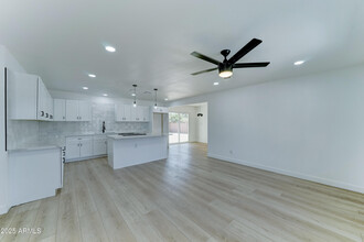 7757 N 18th Ave in Phoenix, AZ - Foto de edificio - Building Photo