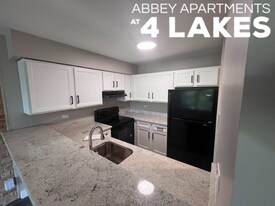 5550 Abbey Dr, Unit 5550-3H in Lisle, IL - Building Photo