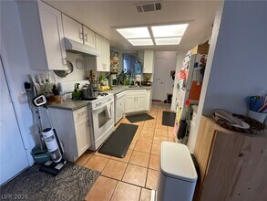 707 Honeybee Ct in Henderson, NV - Building Photo - Building Photo