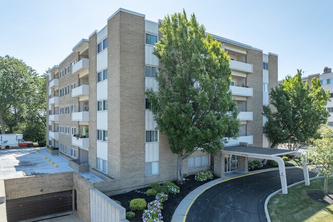 Cliff Towers Building D in Rocky River, OH - Building Photo - Building Photo