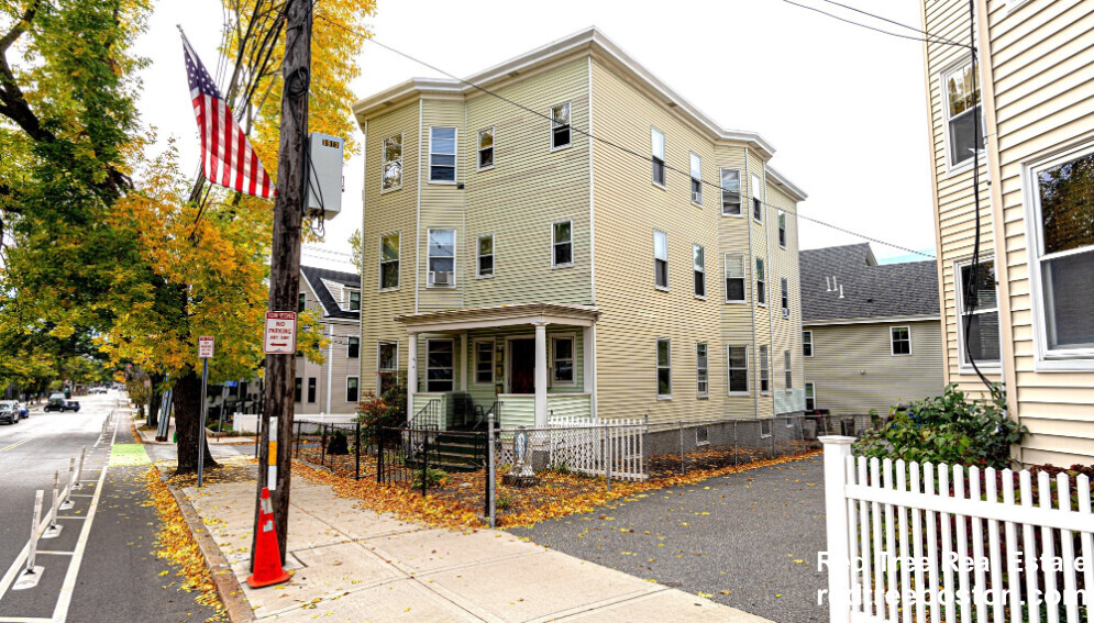 158 Holland St, Unit 1 in Somerville, MA - Building Photo