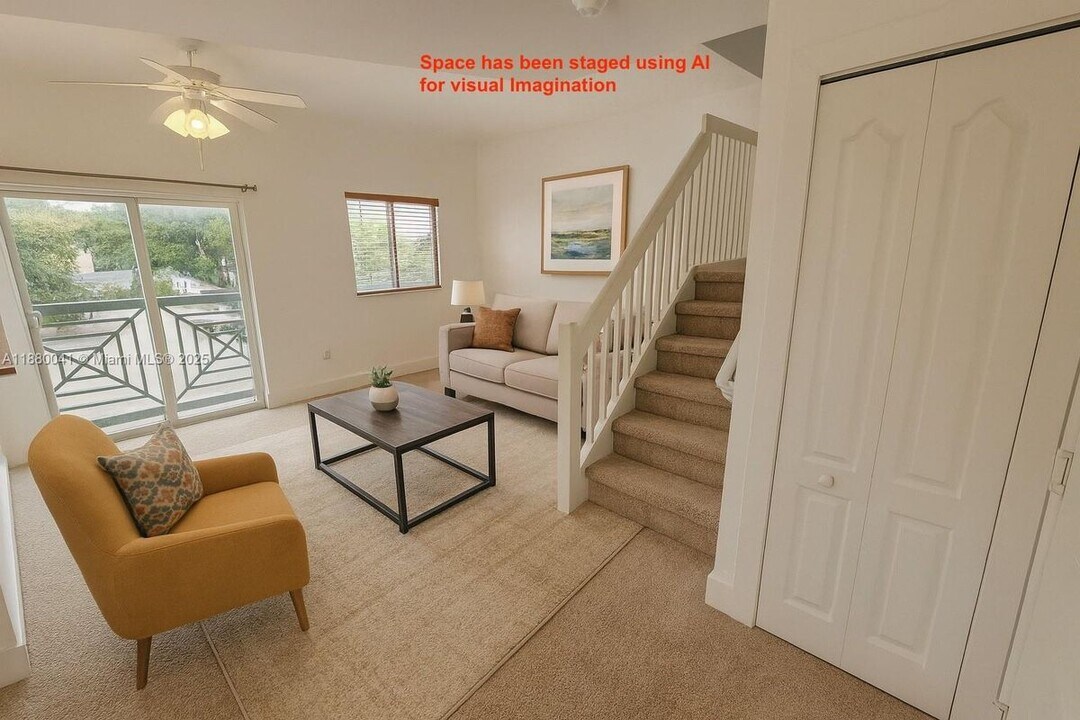 357 N Royal Poinciana Blvd in Miami Springs, FL - Foto de edificio