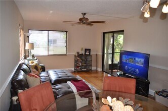 151 Lakeview Dr, Unit #103 in Weston, FL - Building Photo - Building Photo