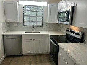 301 Olivewood Pl in Boca Raton, FL - Building Photo - Building Photo