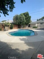 17902 Saticoy St in Los Angeles, CA - Building Photo